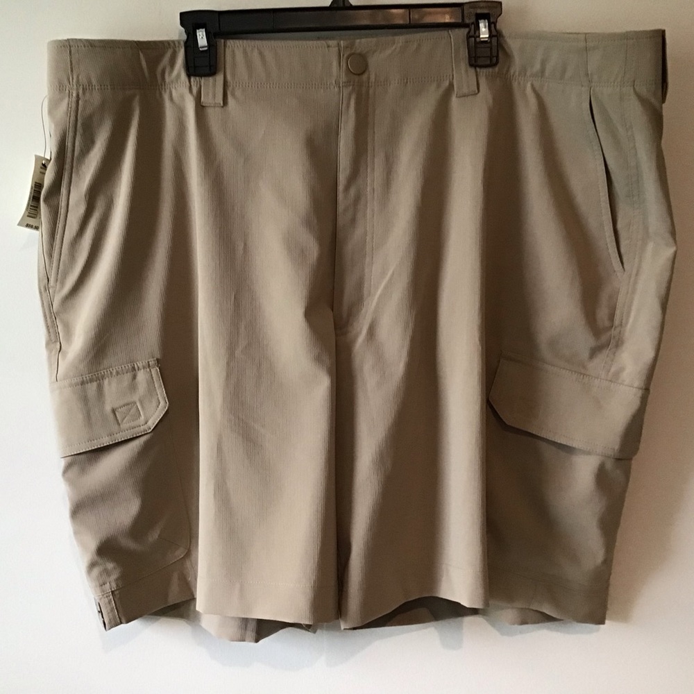 Roundtree & Yorke NWT $59.50 Shorts 46 Tan Flat Front Performance